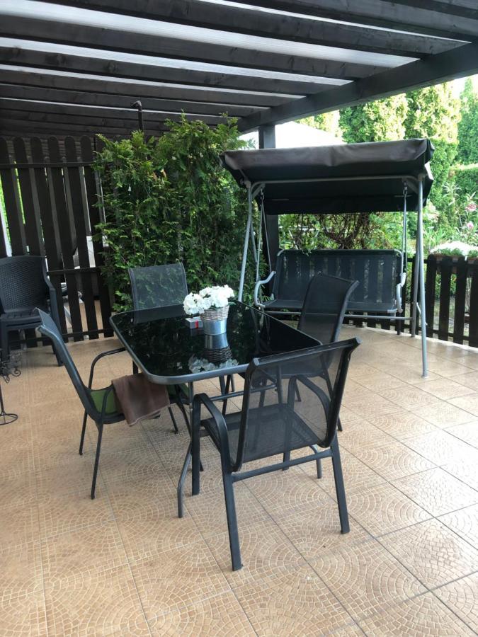 Oeroekzoeld Apartmanok 鲍洛通费尼韦什 外观 照片
