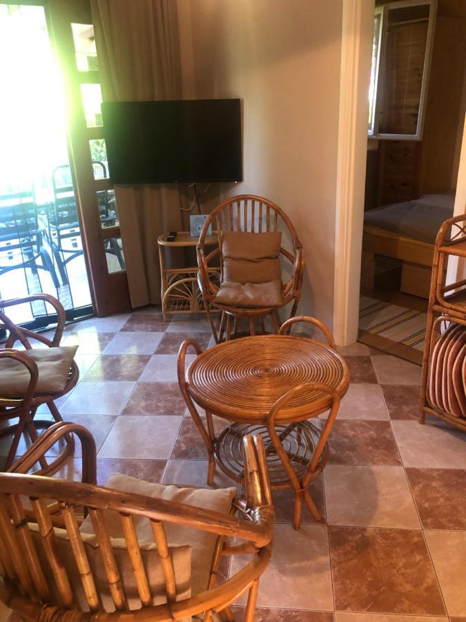 Oeroekzoeld Apartmanok 鲍洛通费尼韦什 外观 照片