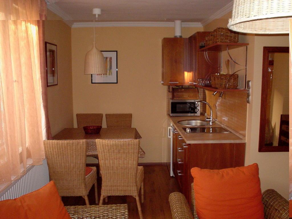 Oeroekzoeld Apartmanok 鲍洛通费尼韦什 客房 照片